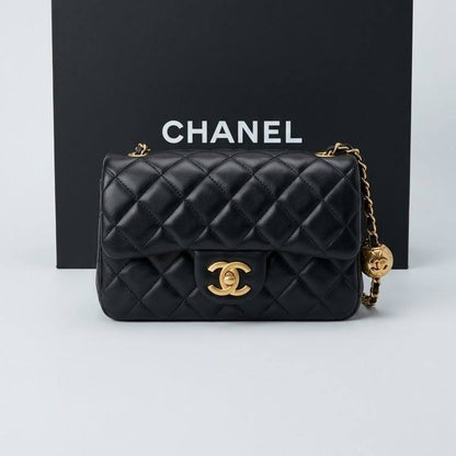 Chanel

High quality

With box 

110 dhs🇦🇪🇦🇪🇦🇪

Zain136
♥️♥️♥️