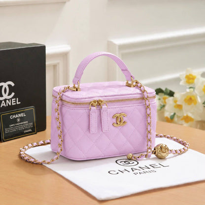 CHANEL 

NEW CAME 

GOOD QUALITY 
WITH BOX  

115 dhs🇦🇪🇦🇪

Zain39
♥️♥️♥️