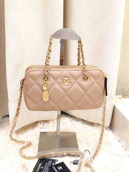 Chanel

90 dhs🪙 
with box 
🎁🎁🎁

high quality  

21cm

Zain26
♥️♥️♥️