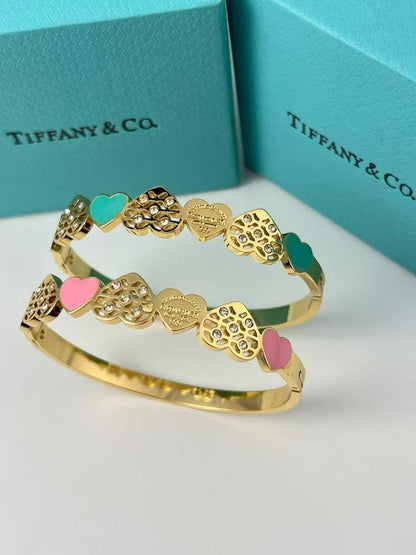 *Offer Bangle* 🍁
Stainless non tarnished 

20 dhs🪙🌨️
simple box
30 dhs🪙🌨️
name box 📦

Zain48
♥️♥️♥️
