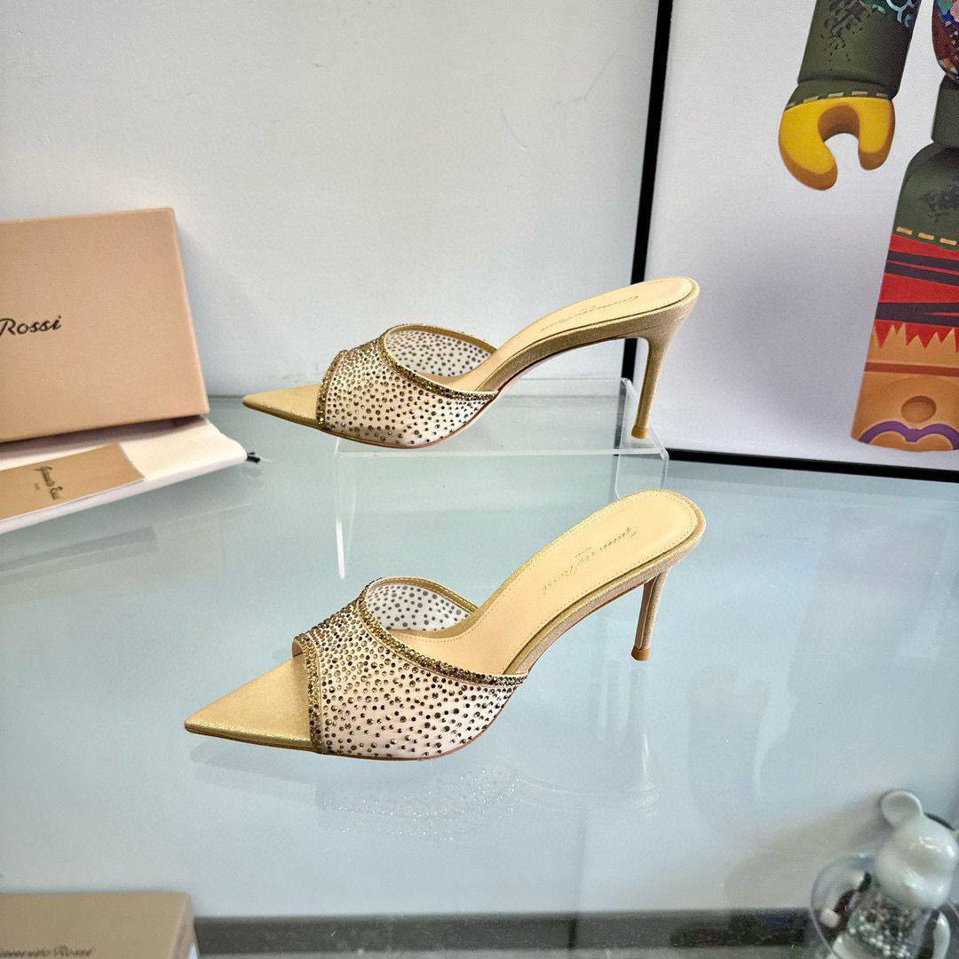 Gianvito rossi
High quality 
size 36-42 
120 dhs🪙🌨️

Zain132
♥️♥️♥️
