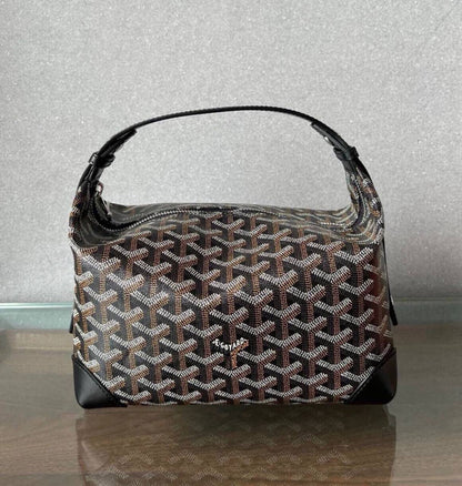 Goyard 

new came good quality with box 🎁🎁🎁

115 dhs✅
Size : 25cm

Zain39
♥️♥️♥️