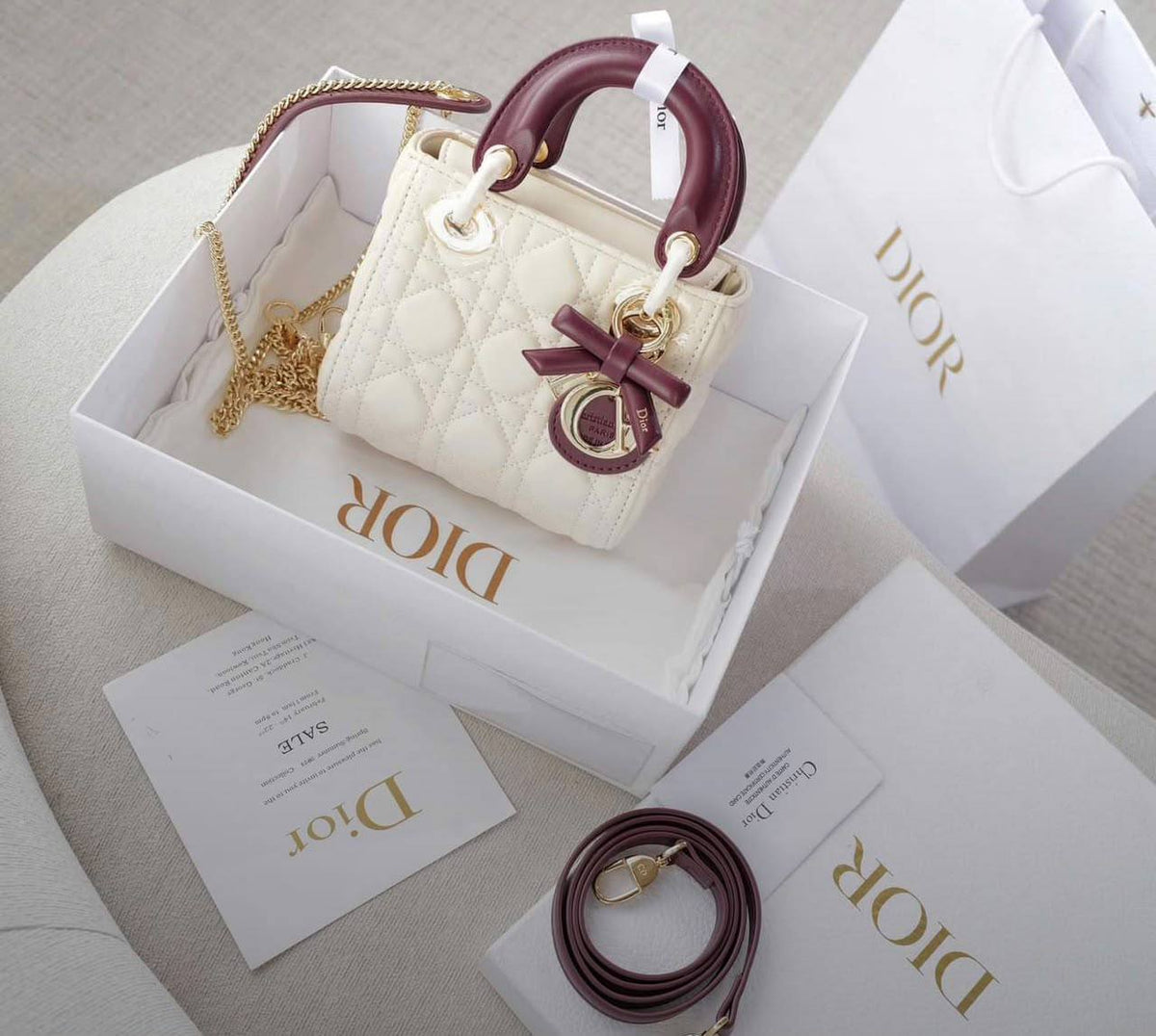 Dior
125 dhs🇦🇪🇦🇪

SIZE：17×9×14

Super good 
quality 

with box
Zain35
♥️♥️♥️