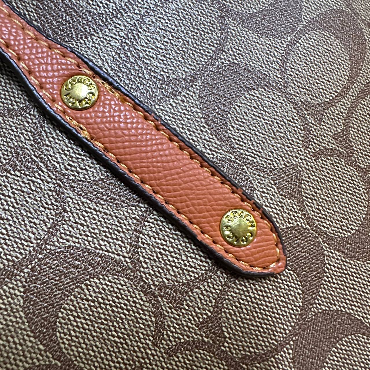 COACH 
GOOD QUALITY 
WITH BOX 
120 dhs🇦🇪🇦🇪

Zain295
♥️♥️♥️