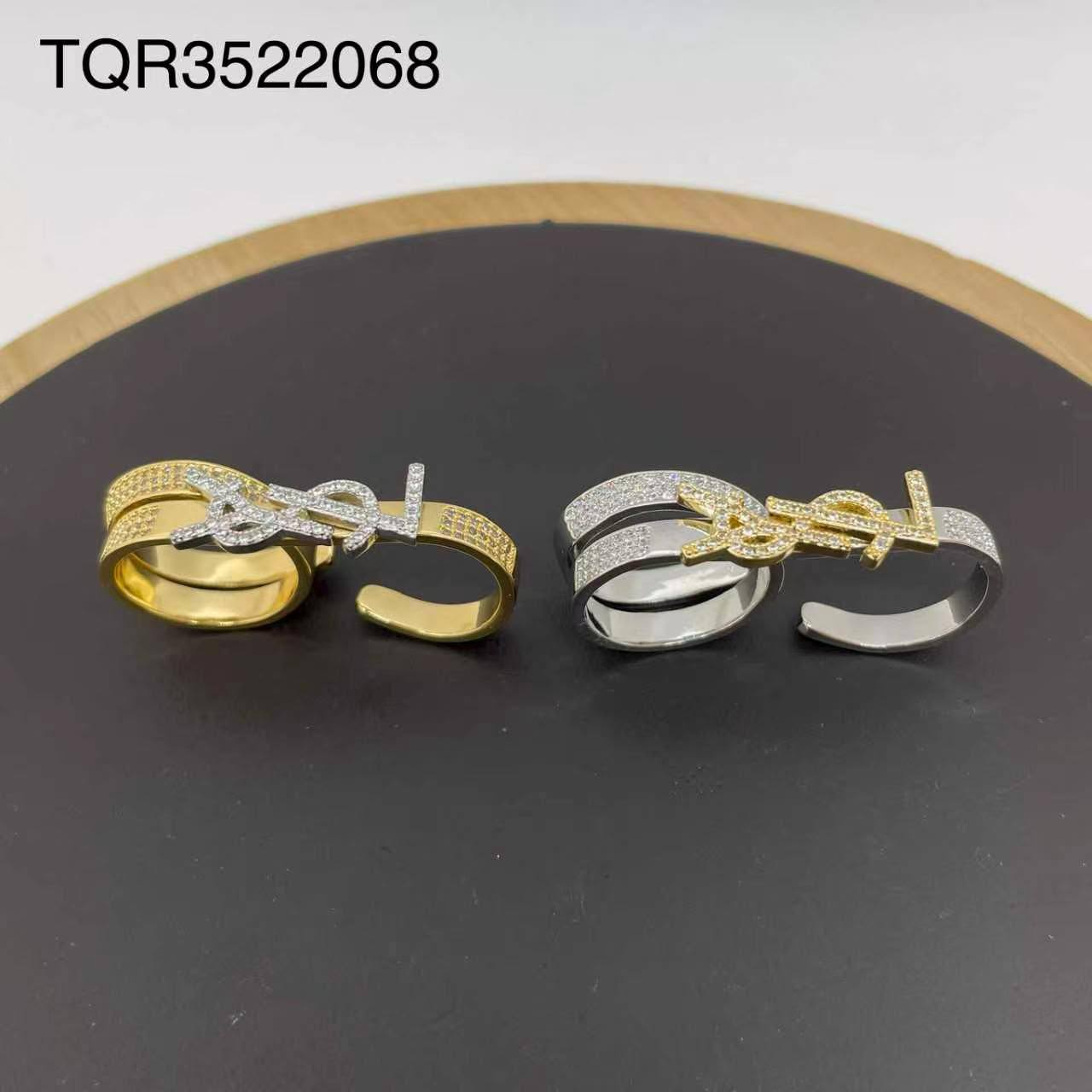 Ring 😍
Available size👇
7,8,9
good quality 💯
With brand boxes 🗃️ 
And paper bag 🛍️
35 dhs✅

Zain216
♥️♥️♥️