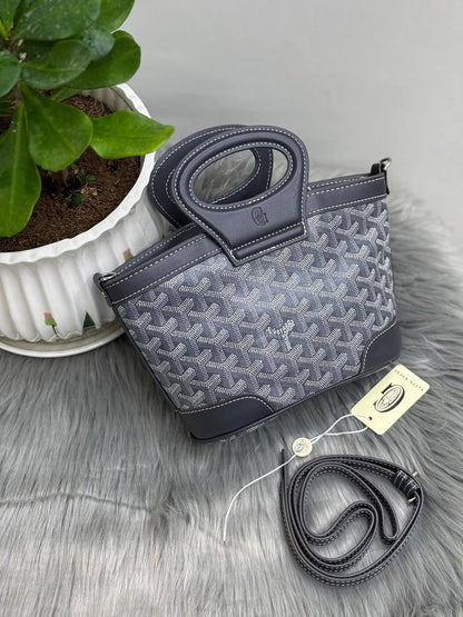 GOYARD
SIZE……(24CM)(high16CM)🌷
95 dhs💓

Zain244
♥️♥️♥️