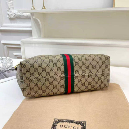 Gucci
110 dhs🪙💕
size 50×30×14cm

Zain44
♥️♥️♥️