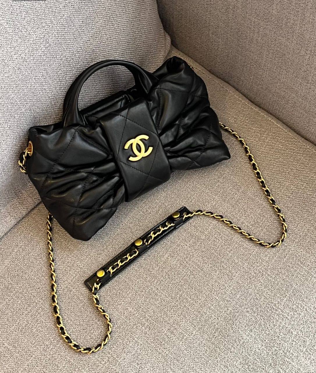 Chanel
100 dhs💓
SIZE：26cm

Zain35
♥️♥️♥️