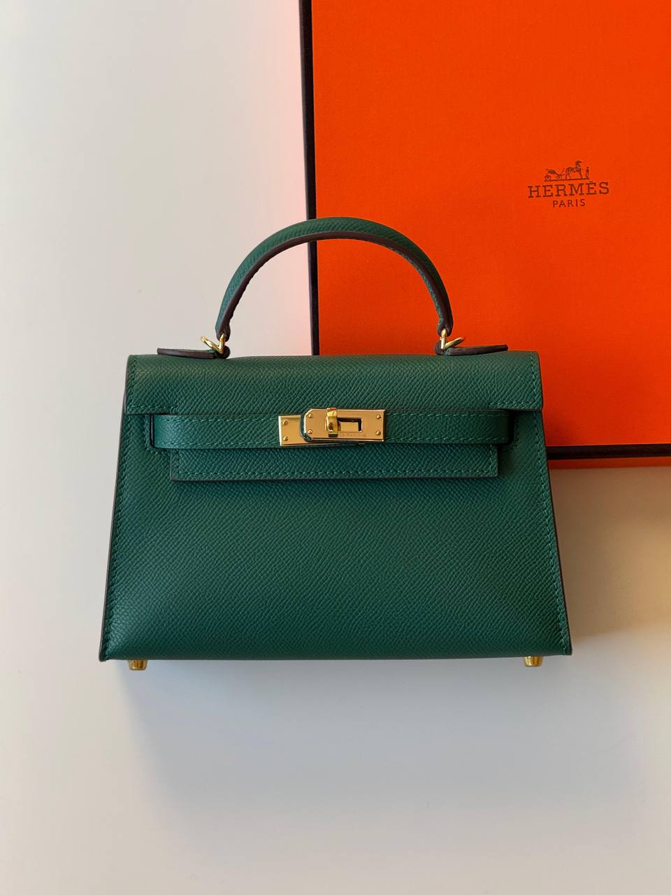 Hermes
minikelly 19cm💕
master quality😍with box❤️
340 dhs❤️💚❤️💚

Zain52
💚❤️💚