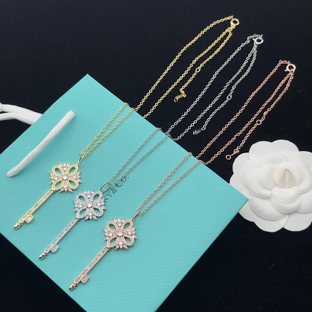 OFFER PRICE 
TIFFANY ✨💥
NECKLACE 
 45 DHS✅
WITH BOX AND PAPER🎁🛍️ BAG💫⭐✨💥

Zain89
♥️♥️♥️