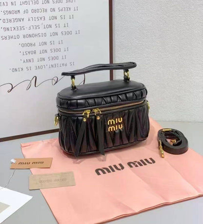 MIU MIU 

NEW CAME 
GOOD QUALITY 
WITH BOX 

90 dhs🇦🇪🇦🇪

Zain39
♥️♥️♥️