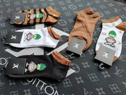 SOCKS 🆕
45 DHS💓
WITH GOOD BOX 📦

Zain28
♥️♥️♥️