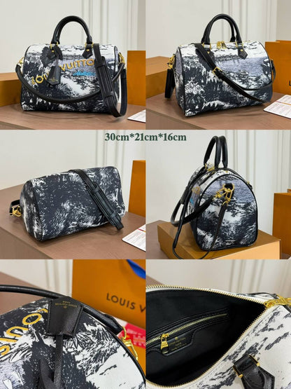 LOUIS VUITTON 

COPY ONE 

NEW DESIGN 

220 DHS🇦🇪🇦🇪🇦🇪

Zain295
♥️♥️♥️
