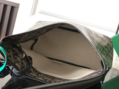 Goyard Boheme 
Hobo

 Goyardine✅ 
Size 20 cm

For Price 👇 WhatsApp✅
0568585901 
0507557372
0552275751 Owner Zain 👌

Zain274
♥️♥️♥️
