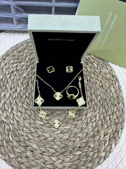 VCA SET ❤️‍🔥*
Necklace ✨
Earring 🍁
Bracelet 🦋
Ring free size 💍
Master quality 💯
With normal boxes 📦 
50 dhs❣️
With master box 🗃️ 
75 dhs❣️

Zain216
♥️♥️♥️