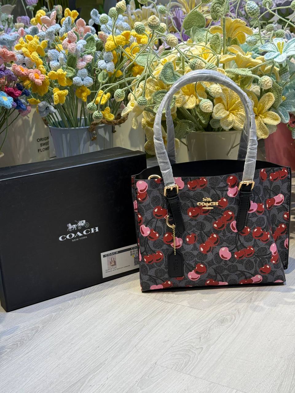 COACH 

3 section 25cm
105 dhs❤️ 

with Box
🎁🎁🎁

Zain44
♥️♥️♥️