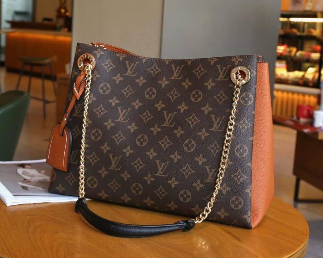 Lv Medium Size
Good Quality 
110 dhs🪙💕

Zain250
♥️♥️♥️