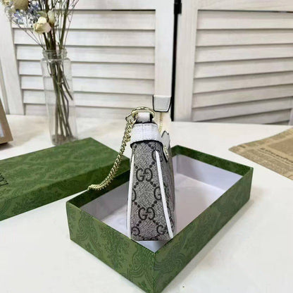 Gucci
90 dhs✅
Good  quality
Size: 19.5cm

with box
🎁🎁🎁

Zain74
♥️♥️♥️