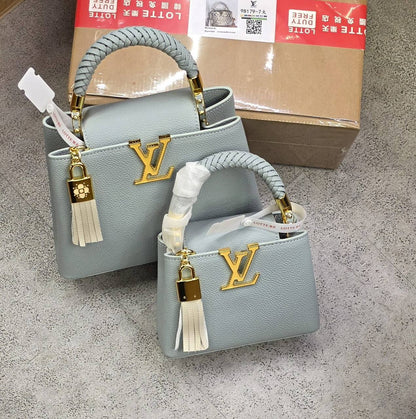 LV
high quality 
Size 21cm 260 dhs✅
Size 27cm 270 dhs✅

Zain175
♥️♥️♥️