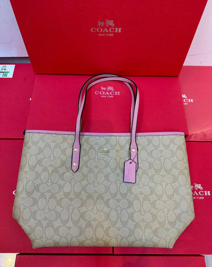 Coach 
With Box 
🎁🎁🎁

Without pouch
 90 dhs🪙💚

Zain250
♥️♥️♥️