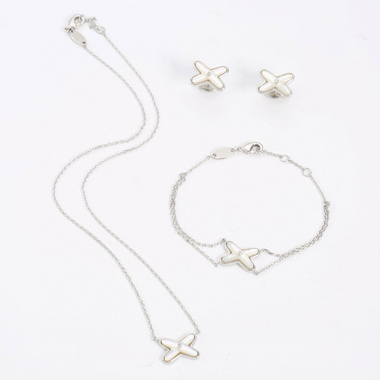 CHOUMET SET
NECKLACE BRACELET EARRINGS 💫✨
WITH BOX AND PAPER BAG🛍️🎁
140 DHS🌺

Zain89
♥️♥️♥️