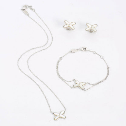 CHOUMET SET
NECKLACE BRACELET EARRINGS 💫✨
WITH BOX AND PAPER BAG🛍️🎁
140 DHS🌺

Zain89
♥️♥️♥️