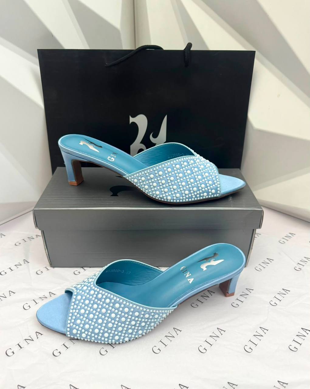 Gina 
Master quality 
Size 36-41  
230 dhs🇦🇪🇦🇪

Zain88
♥️♥️♥️