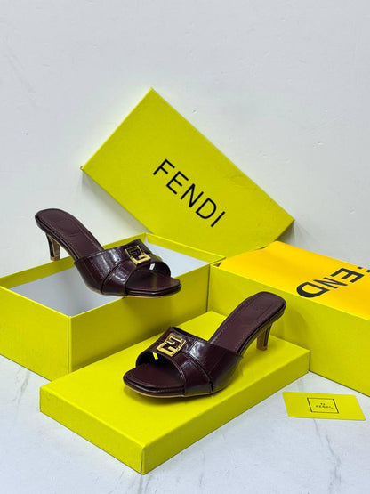 FENDI 
SIZE 36-41
110 dhs✅

Zain21
♥️♥️♥️