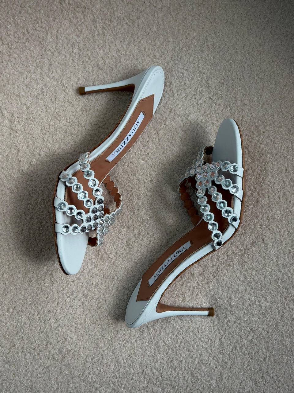 Aquazzura
𝑨𝑨𝑨 𝑸𝑼𝑨𝑳𝑰𝑻𝒀
𝑺𝑰𝒁𝑬 {36 𝒕𝒐 42}
𝑯𝑬𝑬𝑳 8.5 𝑪𝑴
490 dhs🇦🇪

Zain81
♥️♥️♥️