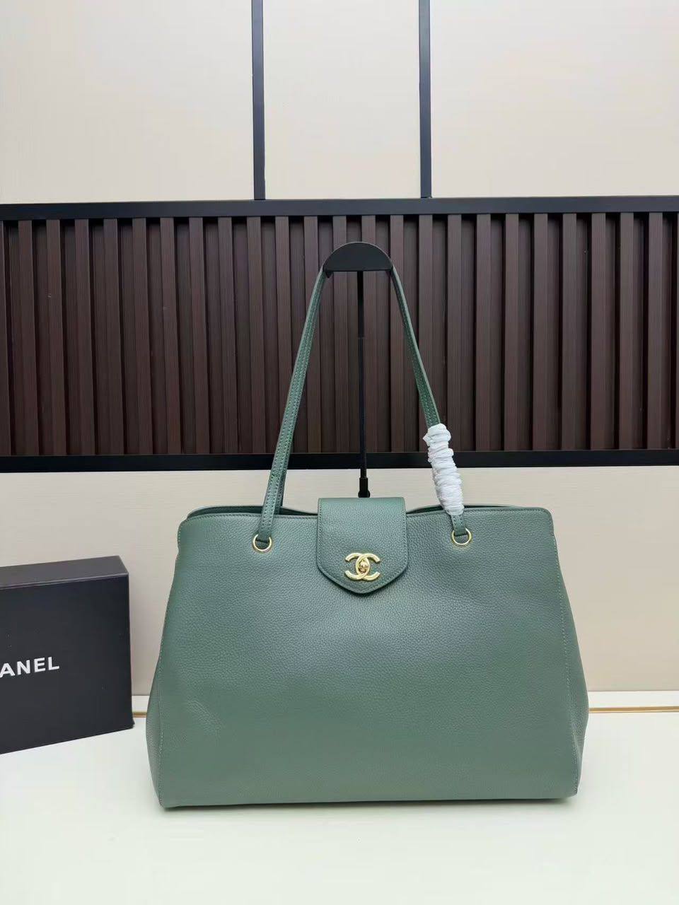 Chanel
Master🌺🌺
370 dhs💓

Zain153
♥️♥️♥️