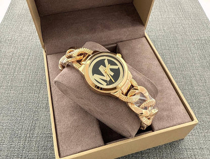 Mk ladies 

1 ps
45 dhs🇦🇪🇦🇪

Zain45
♥️♥️♥️