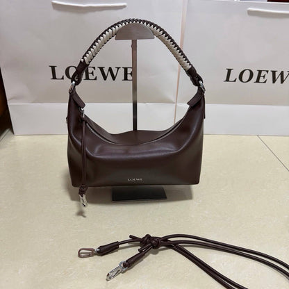 Loewe 
Master✅✅
300 dhs🇦🇪🇦🇪
#26cm🥰🥰

Zain228
♥️♥️♥️