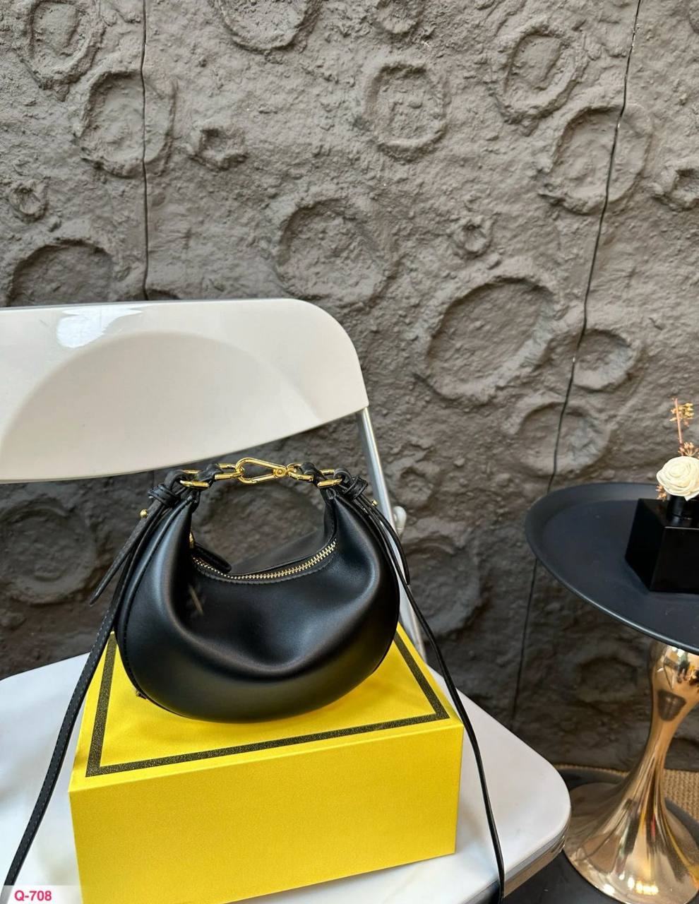 Fendi
100 dhs✅
size：20cm
Good-quality 

with box
🎁🎁🎁

Zain35
❤️❤️❤️