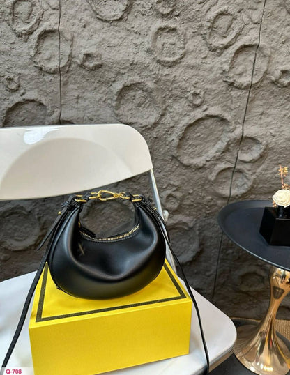 Fendi
100 dhs✅
size：20cm
Good-quality 

with box
🎁🎁🎁

Zain35
❤️❤️❤️