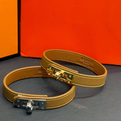 Hermes ❤️‍🔥*
Bracelet ✨
With black boxes 
20 dhs❤️
With normal boxes 🗃️ 
And paper bag🛍️
30 dhs❤️

Zain216
♥️♥️♥️