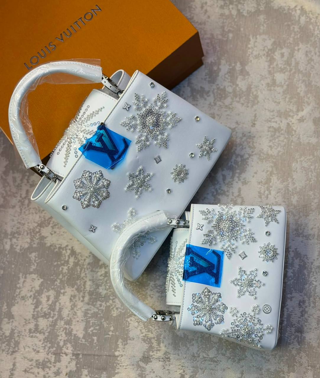 LV High quality
21cm.    330 dhs🇦🇪🇦🇪 
28cm.    350 dhs🇦🇪🇦🇪

Zain175
♥️♥️♥️