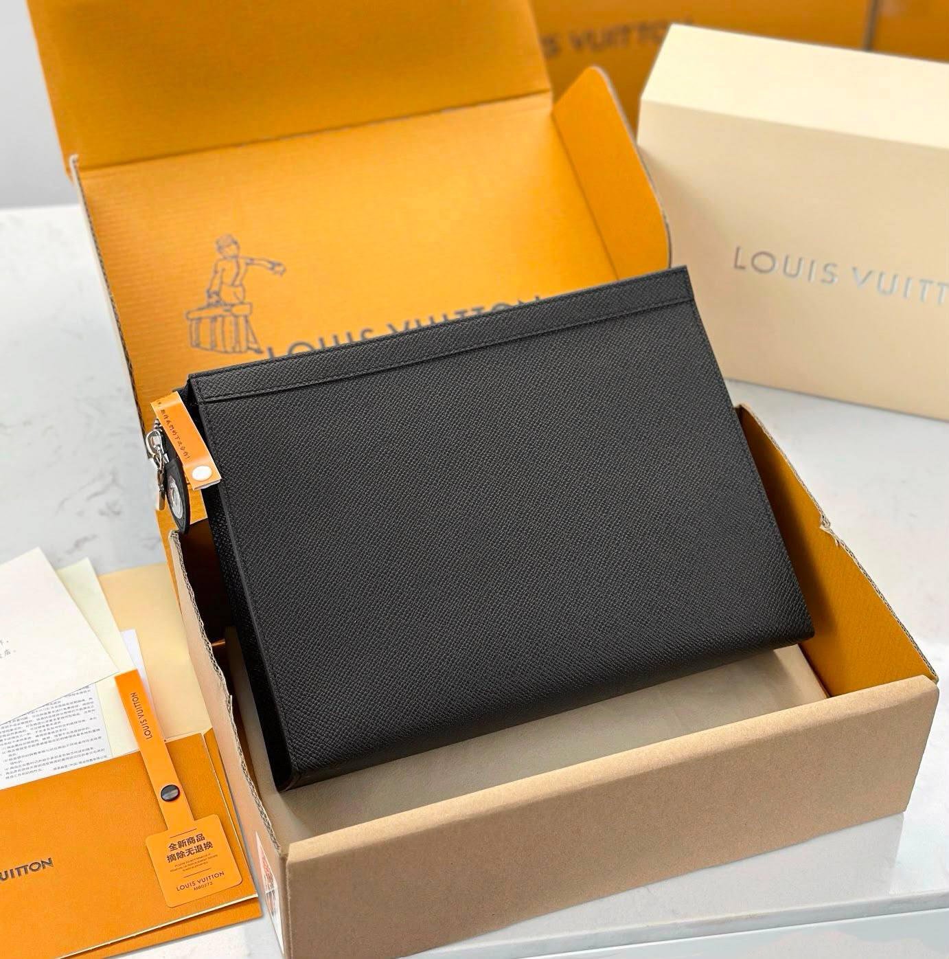 LOUIS VUITTON HAND BAG POUCH NEW CAME GOOD QUALITY WITH 
BOX 
95 dhs✅

Zain295
♥️♥️♥️