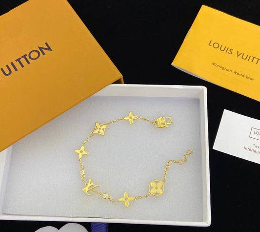 LV
Bracelet 🦋
Master quality 💯
With normal boxes 📦 
50 dhs❣️
With master box 🗃️ 
65 dhs❣️

Zain216
♥️♥️♥️