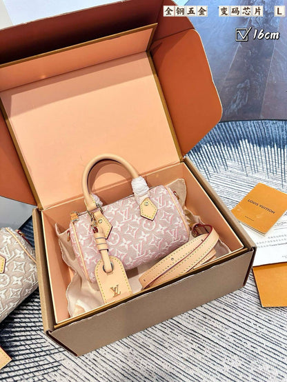 LV

16cm 
260 dhs🇦🇪🇦🇪

Zain10
♥️♥️♥️