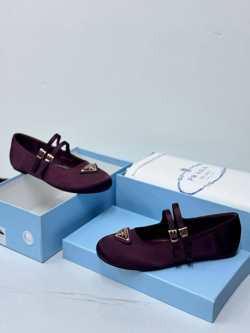 Prada
Size 36-41
105 dhs✅

Zain21
♥️♥️♥️