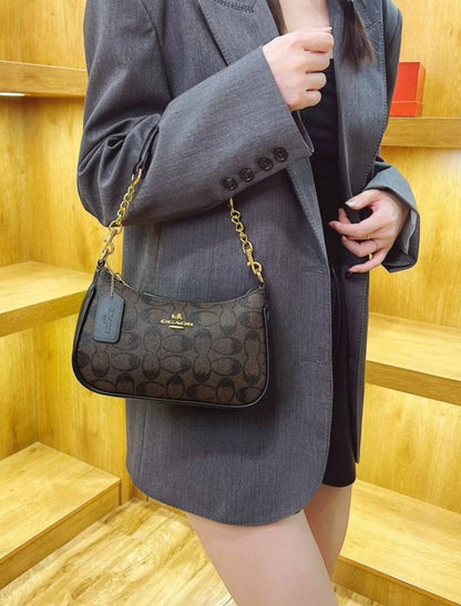 COACH 
GOOD QUALITY WITH BOX 
95 dhs🇦🇪🇦🇪

Zain295
♥️♥️♥️