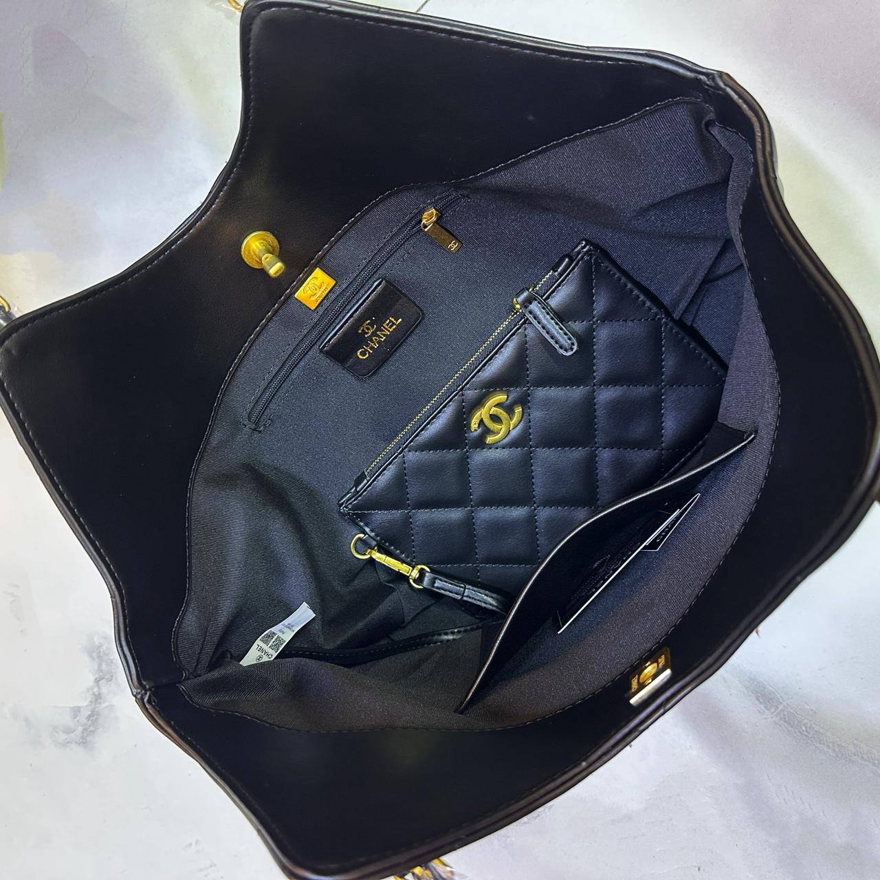 CHANEL 
NEW CAME GOOD QUALITY
110 dhs💓

Zain39
♥️♥️♥️