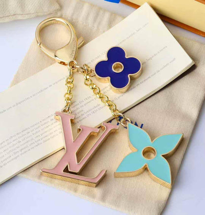 *KEY🗝️ CHAINS* 🔆
*BAG CHARMS*
65 dhs❤️
      *Each*
      *with*
*Good Box* 📦🎁🎁🎁
*MASTER QUALITY*

Zain89
♥️♥️♥️