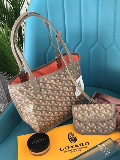 Goyard
Small     75 dhs✅
Medium 80 dhs✅
Large      85 dhs✅

Zain42
♥️♥️♥️