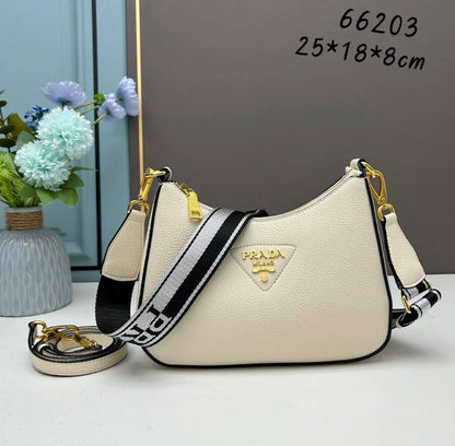 Prada

90 dhs✅

with box
🎁🎁🎁

Zain35
♥️♥️♥️