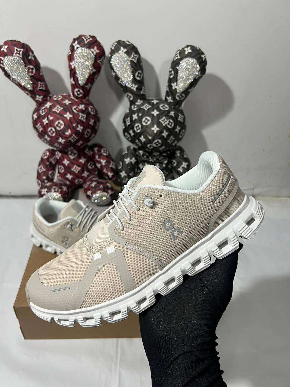 On Running Cloud 6 Pearl White Unisex 😻
36-45 Available 🤩
210 dhs🇦🇪🇦🇪

Zain242
♥️♥️♥️