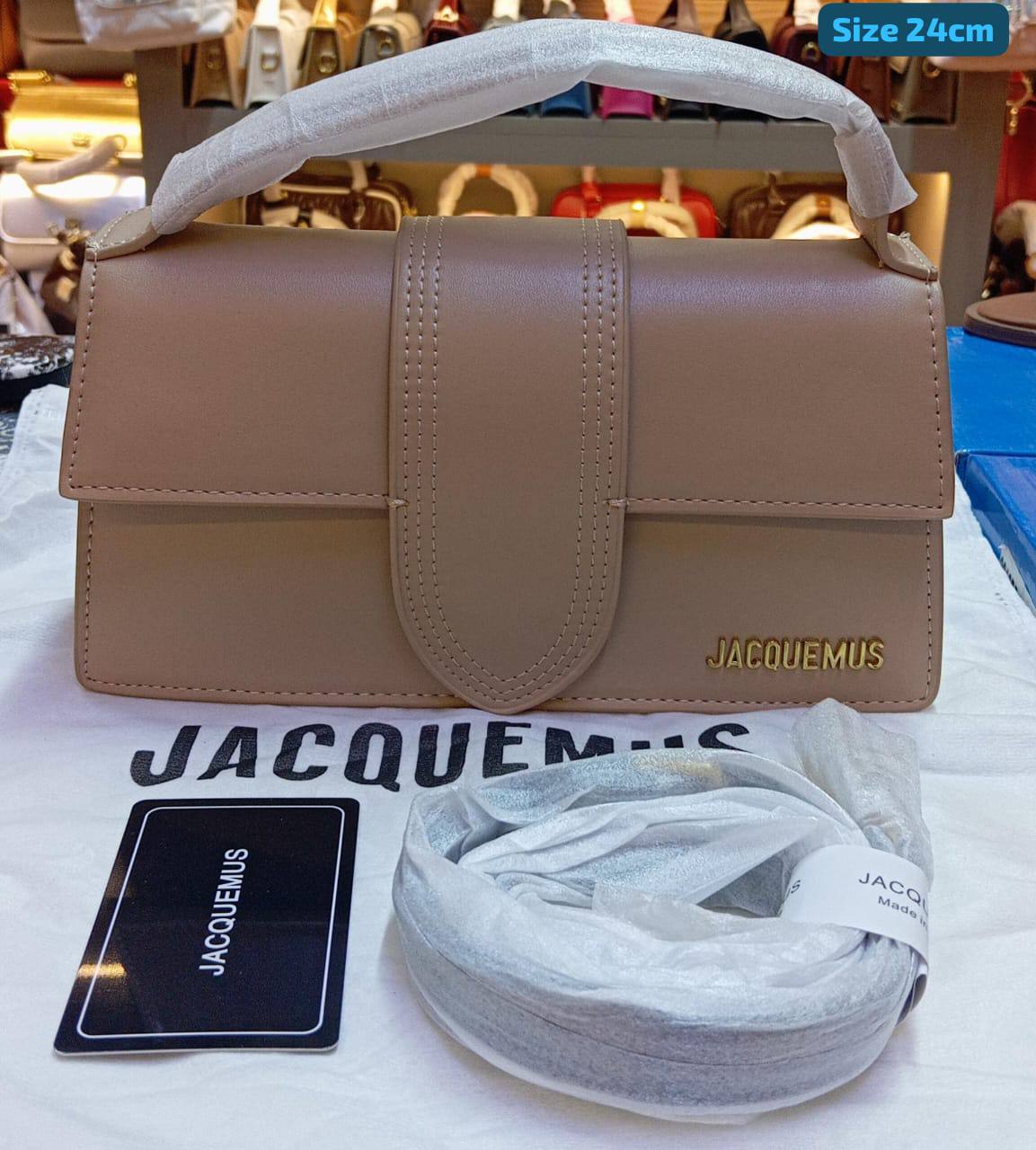 Jacquemus
Good quality 
with box 
105 dhs✅

Zain186
♥️♥️♥️