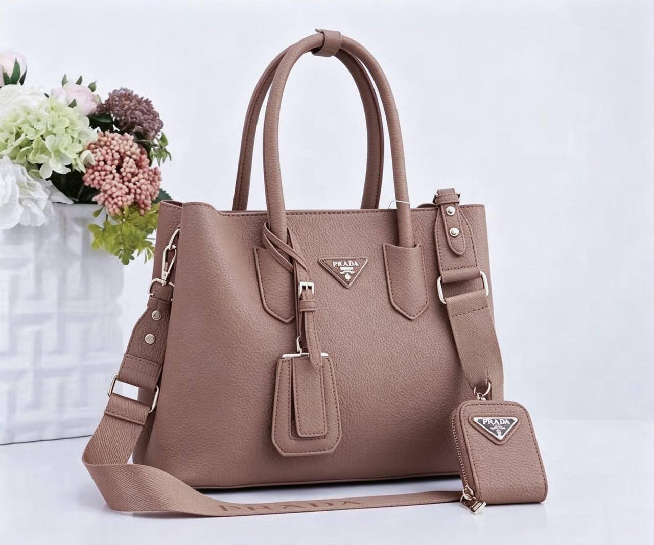 PRADA 
GOOD QUALITY 
130 dhs💓

Zain17
♥️♥️♥️