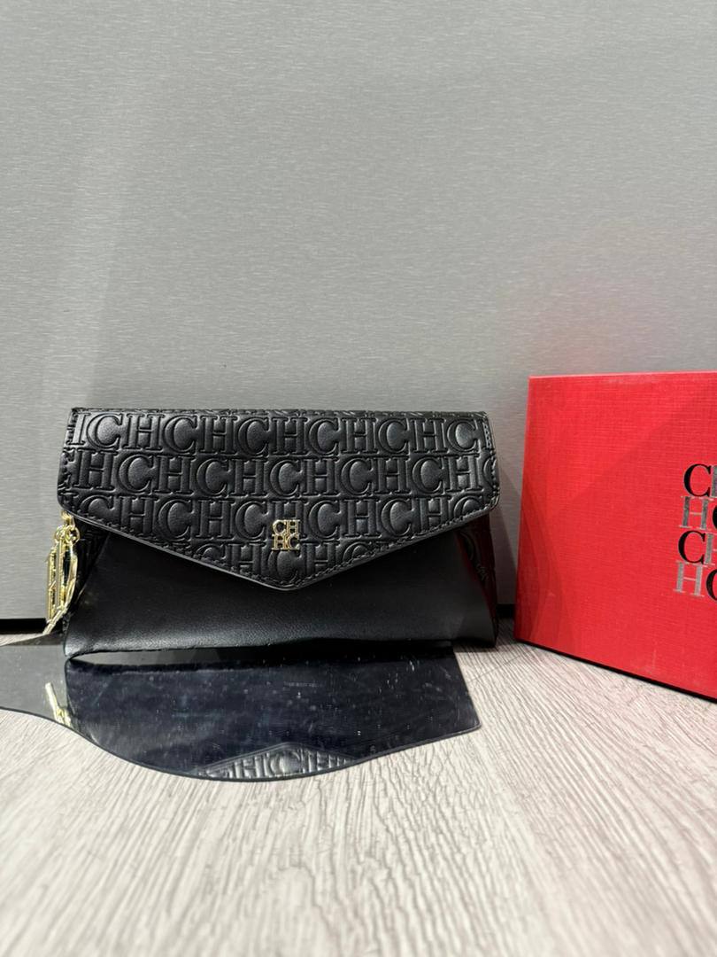 CH
90 dhs🪙🖤
size：20cm
Good quality 

with box
🎁🎁🎁

Zain35
♥️♥️♥️