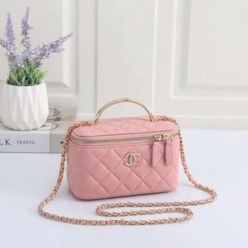 Chanel

High quality

With box 

100 dhs🇦🇪🇦🇪

Zain136
♥️♥️♥️